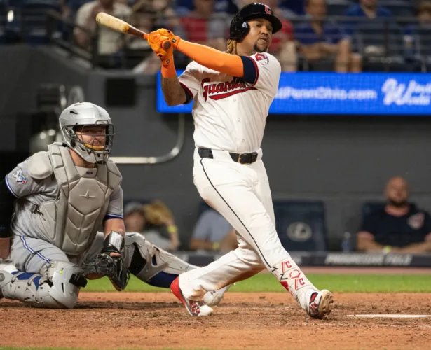 Guerrero helps Blue Jays rout Guardians